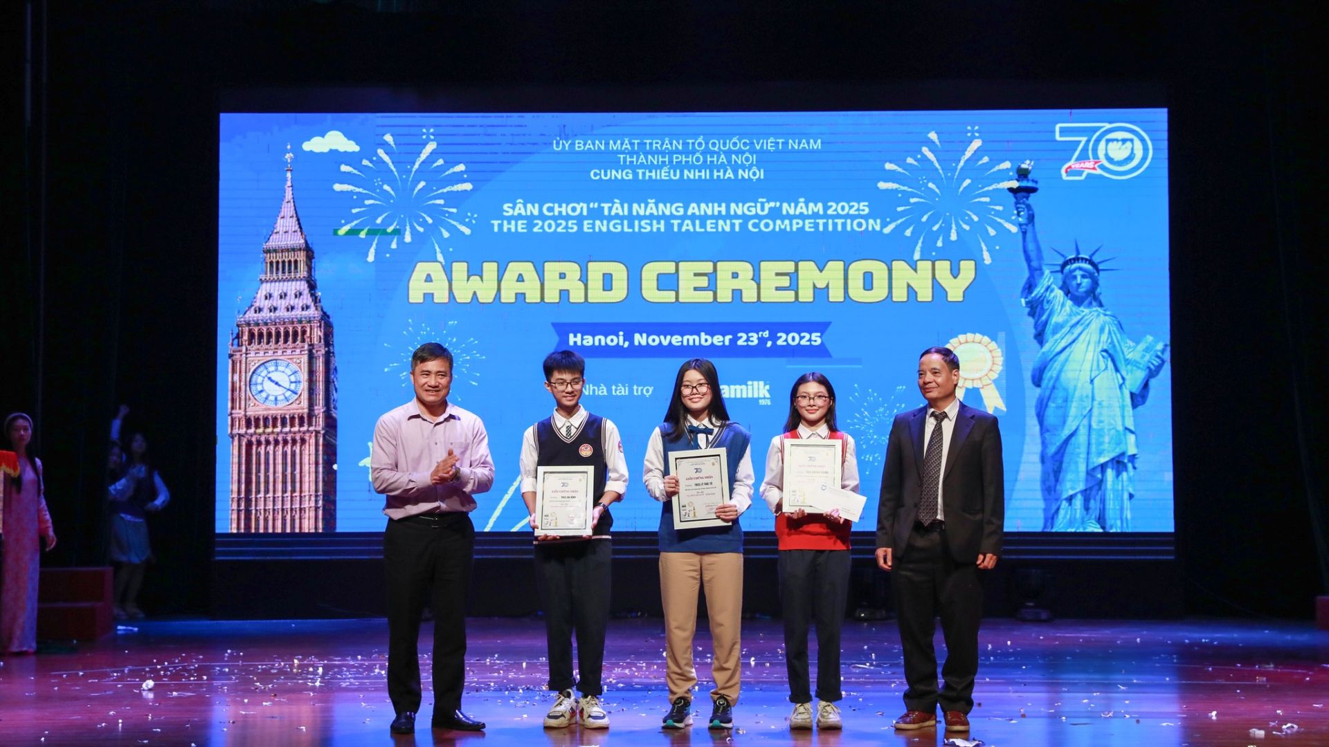 Tỏa sáng tại sân chơi “TÀI NĂNG ANH NGỮ 2025” Học sinh THCS Lý Thái Tổ ghi dấu ấn với giải Đặc biệt