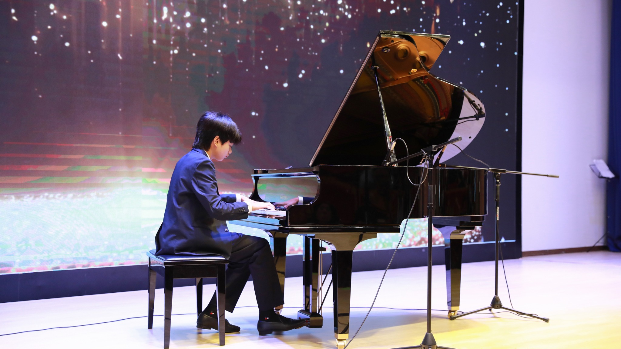 Tỏa sáng rực rỡ _ Cao Phú Quý giành giải nhất liên hoan tài năng nhạc cụ