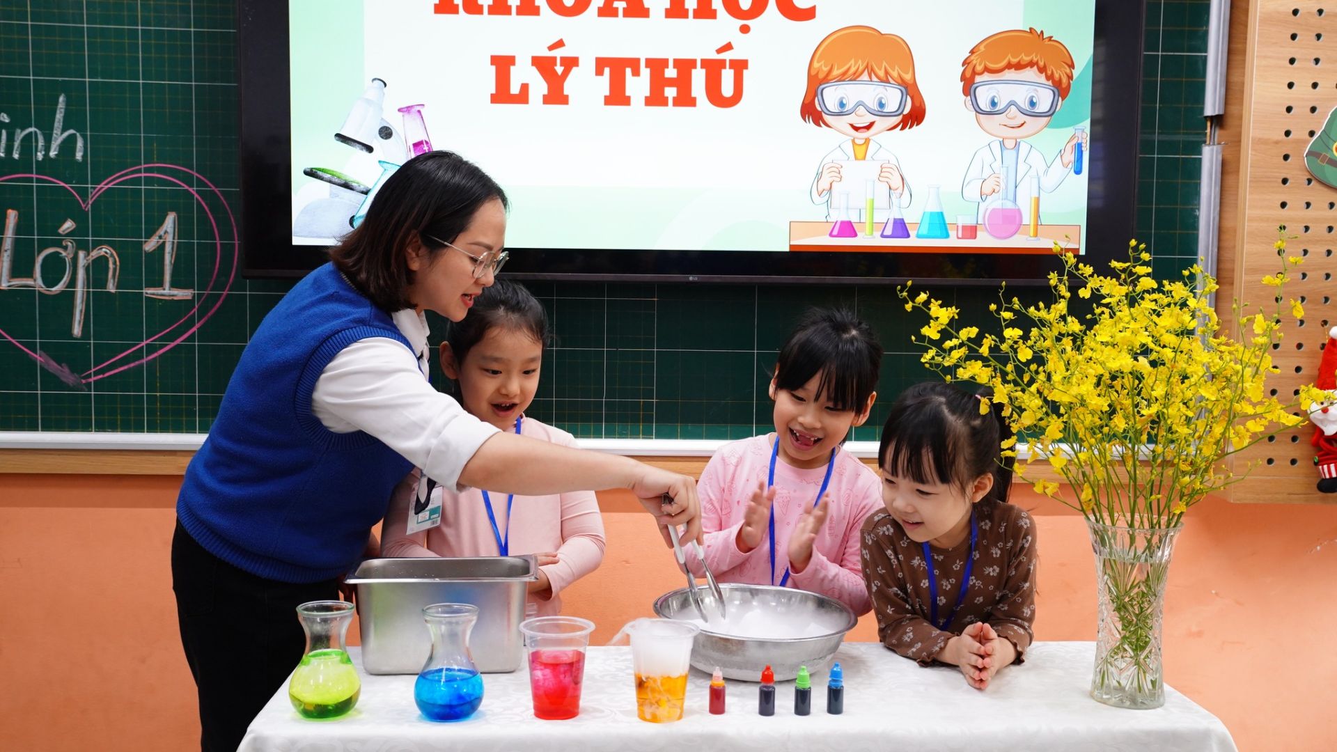 Cùng con bước vào lớp 1 bằng yêu thương