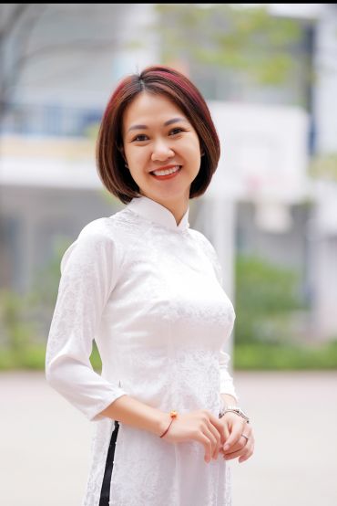 Cô Đinh Thúy Quỳnh