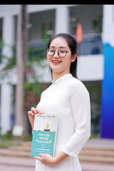 Cô Nguyễn Thị Hằng Nga