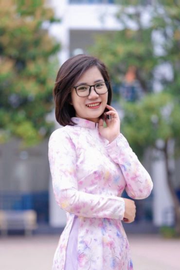 Cô Hoàng Thị Thu Hiền