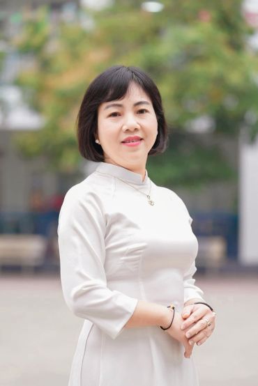 Cô Trần Thu Hằng