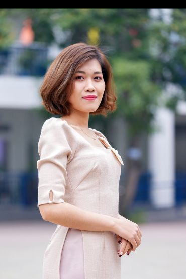 Cô Bùi Trung Nga Linh