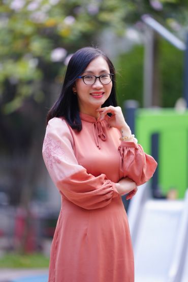 Cô Cao Nguyên Hồng Vân