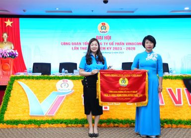 Chúc mừng Công đoàn trường Tiểu học Lý Thái Tổ vinh dự nhận Cờ "Đơn vị hoạt động Công đoàn xuất sắc năm 2022"