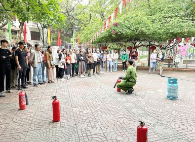 Hệ thống giáo dục Lý Thái Tổ tập huấn công tác PCCC cho CB-GV-NV