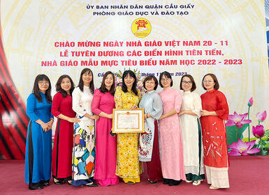 Trường Tiểu học Lý Thái Tổ vinh dự nhận Bằng khen Tập thể lao động xuất sắc cấp Thành phố