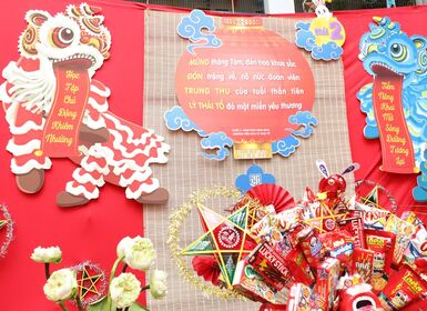 Vui Tết Trung thu ở trường Tiểu học Lý Thái Tổ