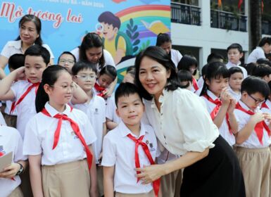 Kết nạp Đội cho 80 học sinh ưu tú khối 3