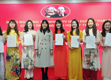 Chi bộ Trường Tiểu học Lý Thái Tổ tổ chức Lễ kết nạp Đảng viên cho 7 quần chúng ưu tú