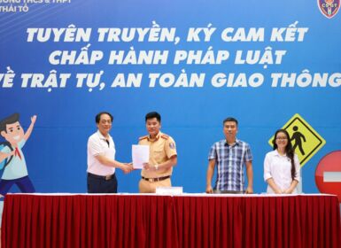 Chuyên đề "Tuyên truyền, ký cam kết chấp hành pháp luật về trật tự, an toàn giao thông"