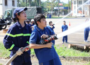 Học sinh trường THCS-THPT Lý Thái Tổ tham gia học tập và trải nghiệm công tác PCCC