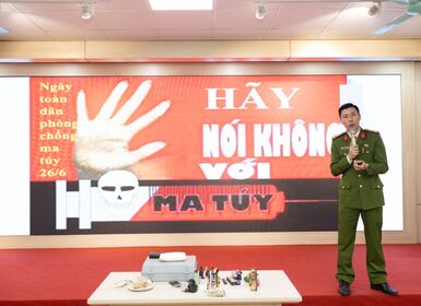 Chuyên đề ngoại khóa "Hiểm họa ma túy với học sinh THPT"