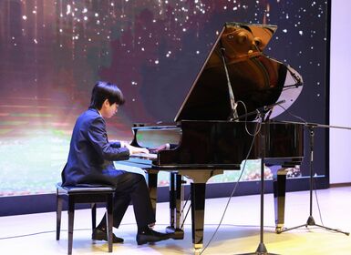 Tỏa sáng rực rỡ _ Cao Phú Quý giành giải nhất liên hoan tài năng nhạc cụ