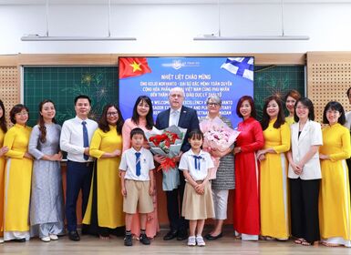 Chào mừng Ngài Đại sứ đặc mệnh toàn quyền Cộng hòa Phần Lan tại Việt Nam cùng Phu nhân đến thăm Hệ thống giáo dục Lý Thái Tổ