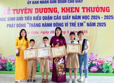 Tự hào học sinh được vinh danh tại Lễ tuyên dương khen thưởng HS giỏi tiêu biểu cấp Quận và Thủ đô