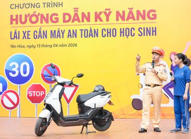 Tuyên truyền pháp luật về an toàn giao thông và hướng dẫn lái xe an toàn