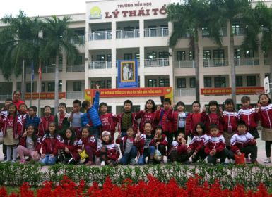 Cùng học sinh các lớp Anh ngữ đến với loại hình nghệ thuật độc đáo-Múa rối nước