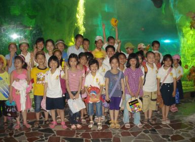 Học sinh nhà trường vui chơi, tham quam dã ngoại tìm hiểu thực tế