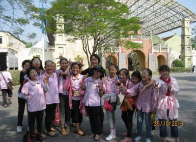 Tổ chức cho học sinh tham quan công viên Thiên đường Bảo Sơn.