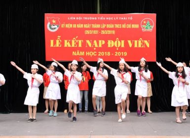 199 học sinh khối 4-5 của trường vinh dự được kết nạp Đội