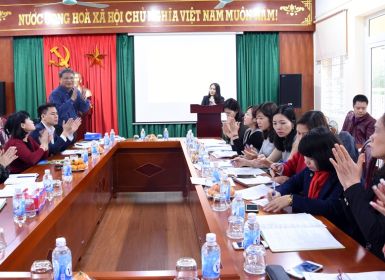 Chi bộ trường Tiểu học Lý Thái Tổ nghiêm túc thực hiện kiểm điểm cuối năm