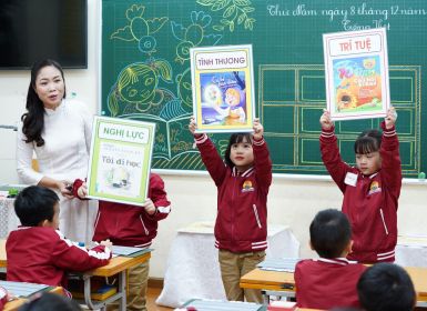 Cô giáo Đỗ Thị Hưng thực hiện thành công tiết dạy trong hội thi giáo viên giỏi cấp quận năm học 2022-2023