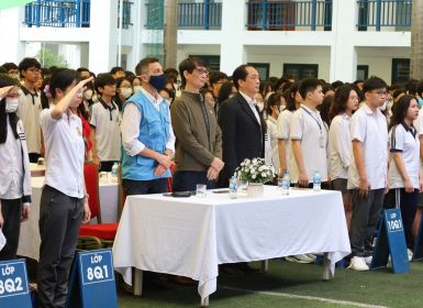 Sinh hoạt chuyên đề "học sinh Lý Thái Tổ nói KHÔNG với thuốc lá điện tử"