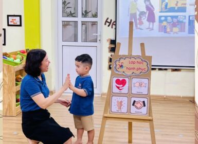 Triển khai thực hiện mô hình văn hóa chào hỏi trong Trường Mầm non Lý Thái Tổ