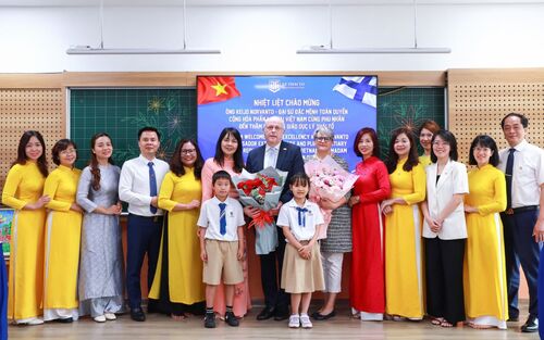 Chào mừng Ngài Đại sứ đặc mệnh toàn quyền Cộng hòa Phần Lan tại Việt Nam cùng Phu nhân đến thăm Hệ thống giáo dục Lý Thái Tổ