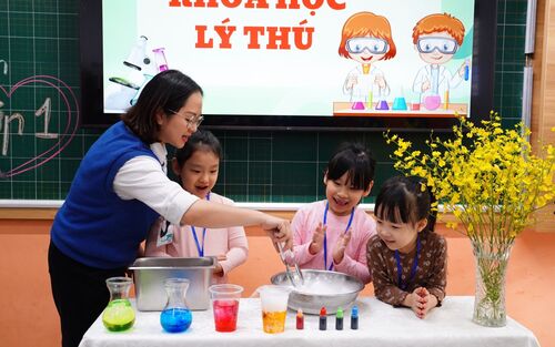 Cùng con bước vào lớp 1 bằng yêu thương