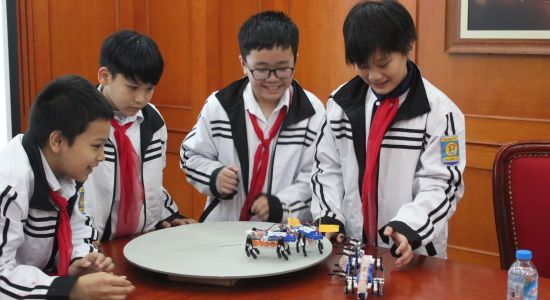 HOẠT ĐỘNG GIÁO DỤC - LỚP HỌC ROBOT
