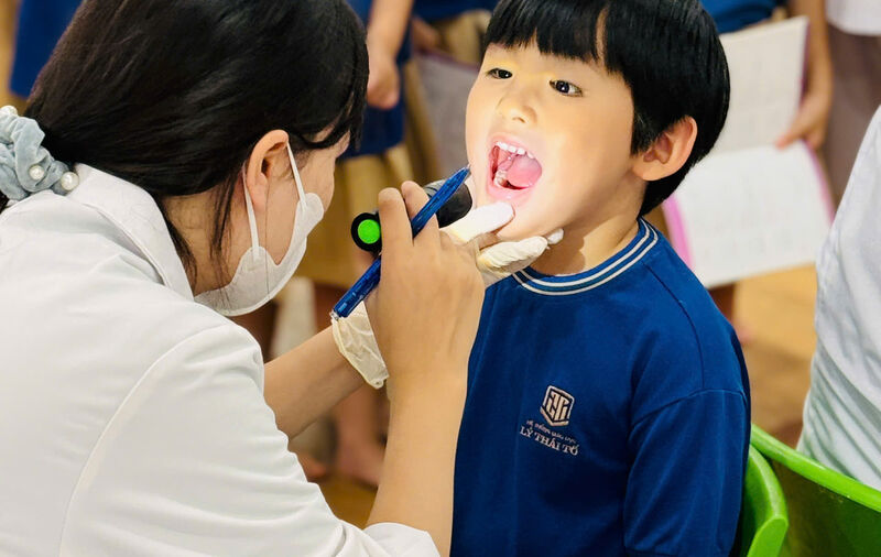 Hoạt động chăm sóc sức khỏe cho học sinh năm học 2025–2026 của Trường Mầm non Lý Thái Tổ