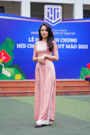 Cô Nguyễn Hương Quỳnh _ GV Tiếng Anh