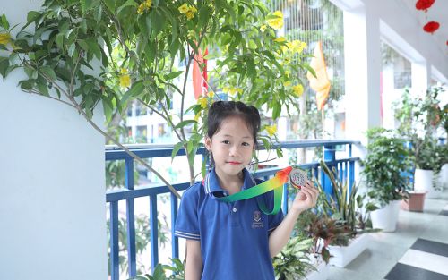 Học sinh Lê Bảo Chi xuất sắc giành Huy chương bạc Giải vô địch trẻ Trượt băng Tốc độ quốc gia năm 2023