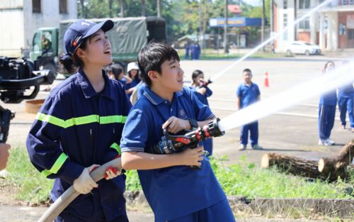 HỌC SINH TRƯỜNG THCS & THPT LÝ THÁI TỔ THAM GIA HOẠT ĐỘNG TRẢI NGHIỆM TẠI TRƯỜNG ĐẠI HỌC PHÒNG CHÁY CHỮA CHÁY